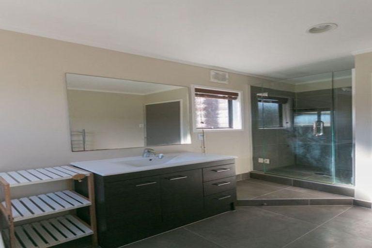 Photo of property in 3 Cairnbrae Court, Northcross, Auckland, 0632