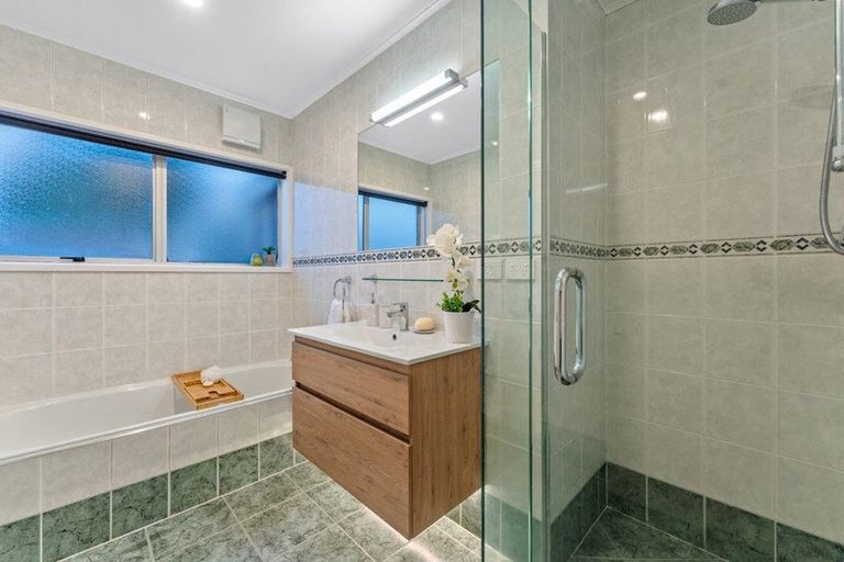 Photo of property in 94 Glencoe Road, Browns Bay, Auckland, 0630