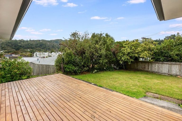 Photo of property in 16 Rintoul Grove, Stokes Valley, Lower Hutt, 5019