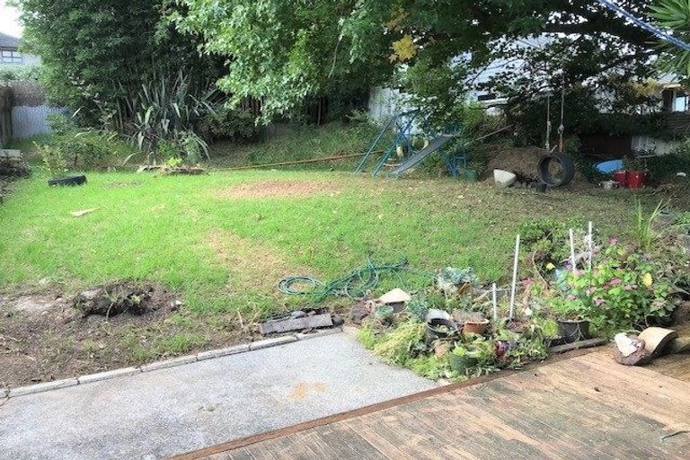 Photo of property in 76 Vodanovich Road, Te Atatu South, Auckland, 0610