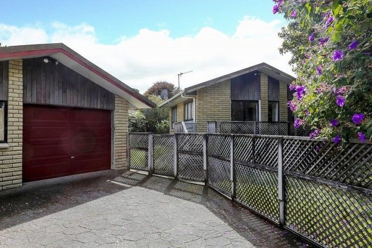 Photo of property in 8a Keats Place, Whalers Gate, New Plymouth, 4310