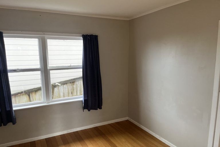 Photo of property in 1/33 Roberts Road, Glenfield, Auckland, 0629