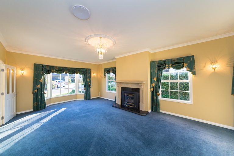 Photo of property in 11 The Oaks, Awapuni, Palmerston North, 4412