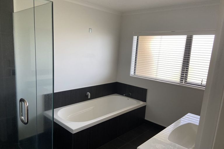 Photo of property in 16 Twin Willow Close, Cambridge, 3434