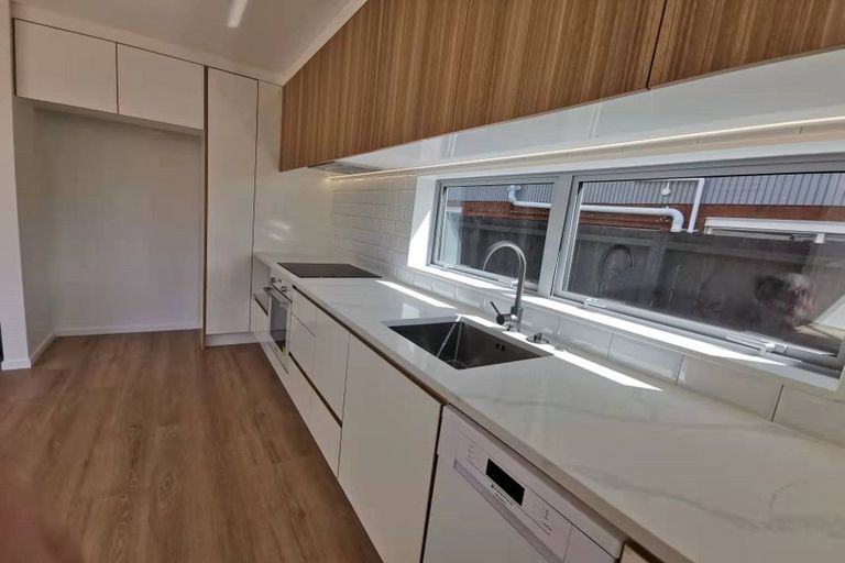 Photo of property in 37 Takapu Street, Henderson, Auckland, 0612