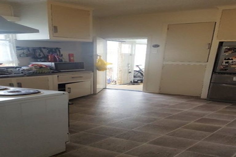 Photo of property in 39 Birdwood Avenue, Papatoetoe, Auckland, 2025