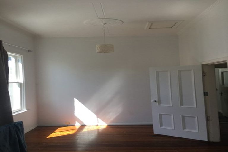 Photo of property in 19 Myrtle Crescent, Mount Cook, Wellington, 6021