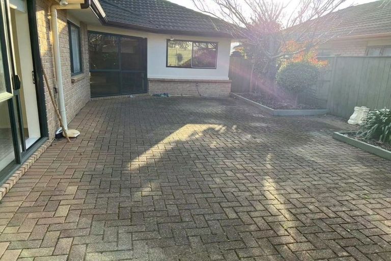 Photo of property in 16 Middlefield Drive, East Tamaki Heights, Auckland, 2016