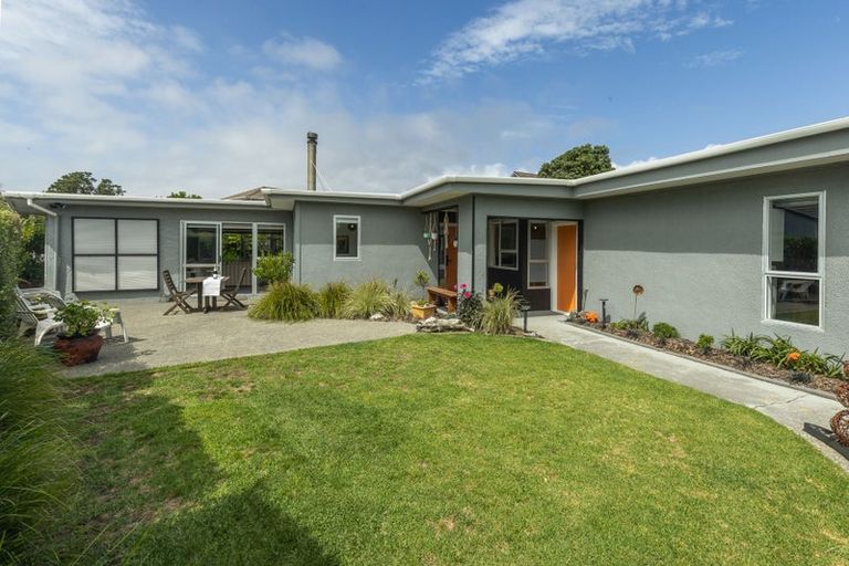 Photo of property in 4 Nuhaka Place, Paraparaumu Beach, Paraparaumu, 5032