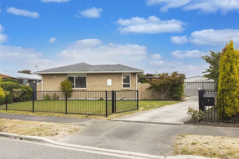 Photo of property in 5 Royal Park Drive, Parklands, Christchurch, 8083