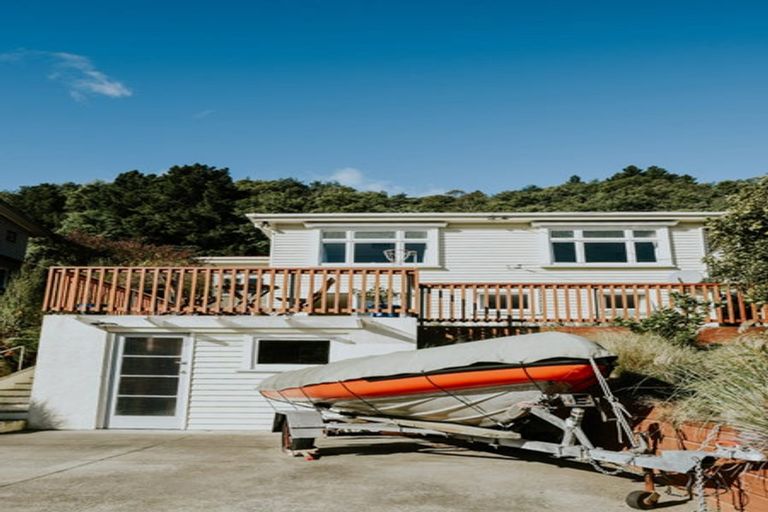 Photo of property in 45 Milton Terrace, Picton, 7220