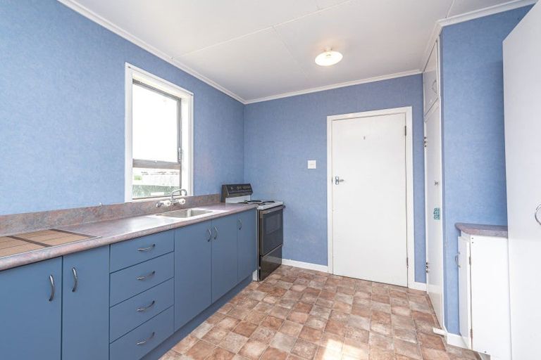 Photo of property in 2 Arawa Place, Castlecliff, Whanganui, 4501