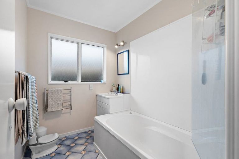 Photo of property in 105 Hillcrest Drive, Kelvin Grove, Palmerston North, 4414