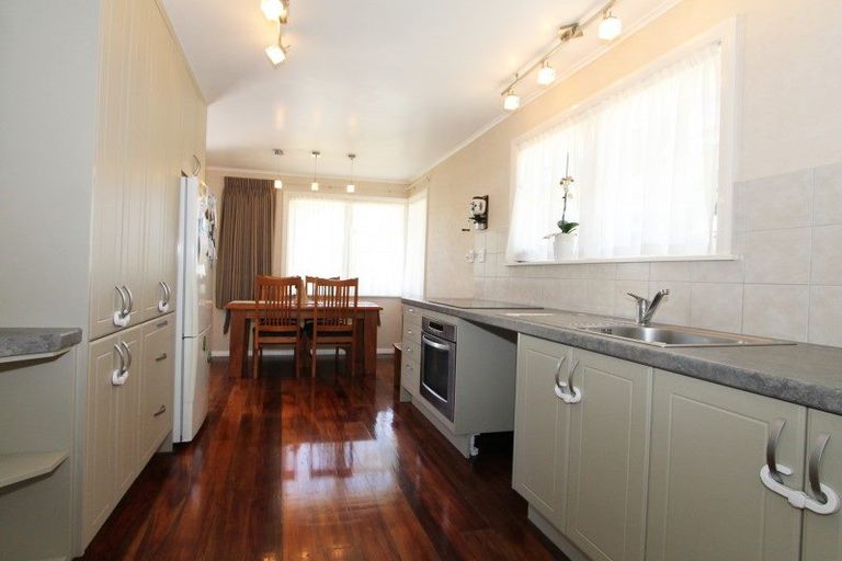 Photo of property in 27 Bowater Place, Manurewa, Auckland, 2102