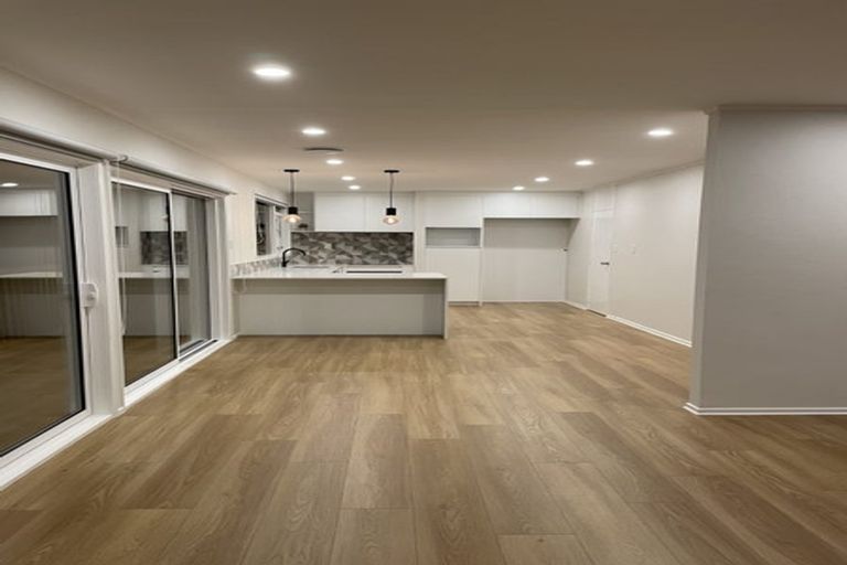 Photo of property in 1/37 Gretel Place, Hillcrest, Auckland, 0627