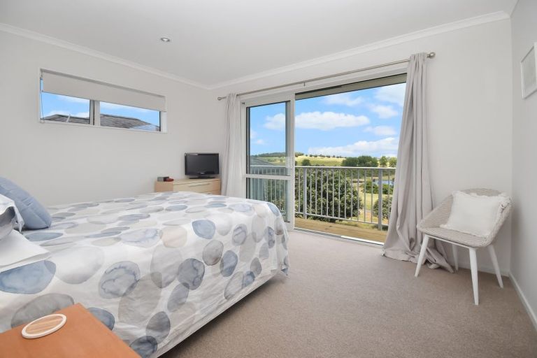 Photo of property in 37 Maylee Crescent, Gulf Harbour, Whangaparaoa, 0930