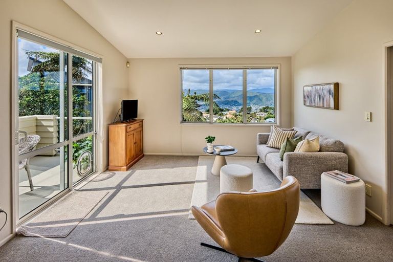 Photo of property in 21 Arahiwi Grove, Tirohanga, Lower Hutt, 5010
