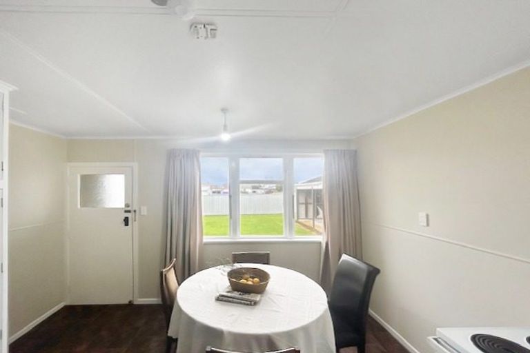 Photo of property in 90 Sherwill Street, Feilding, 4702