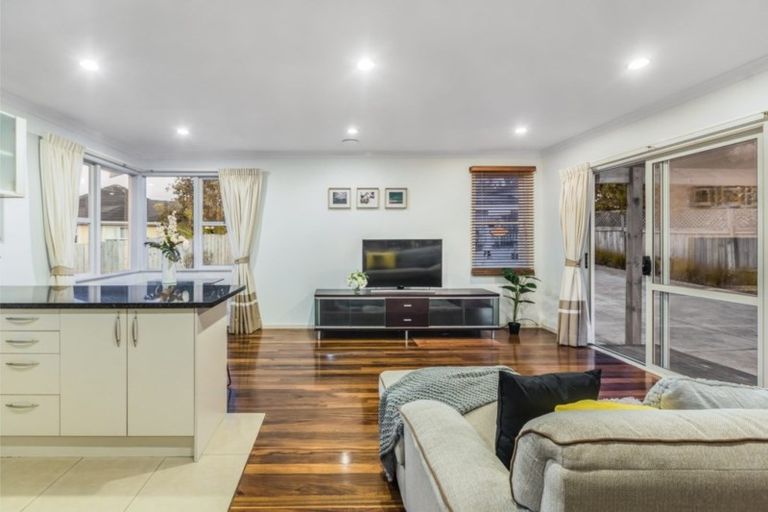 Photo of property in 158 Astley Avenue, New Lynn, Auckland, 0600