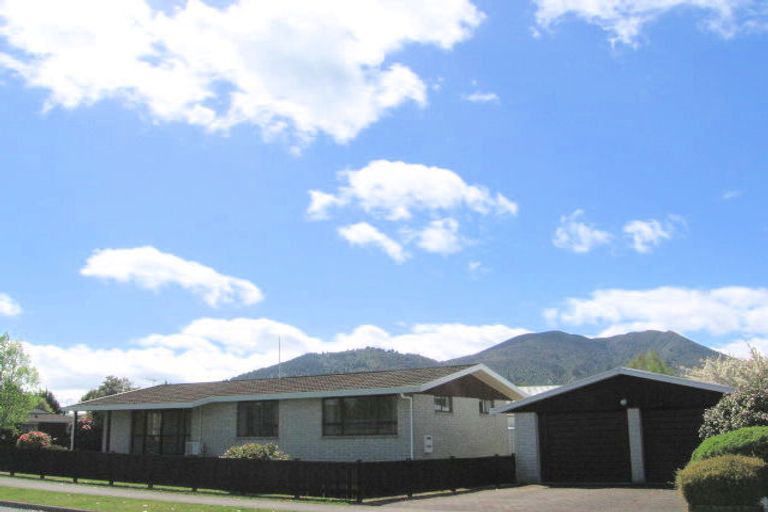 Photo of property in 15 Anna Place, Hilltop, Taupo, 3330
