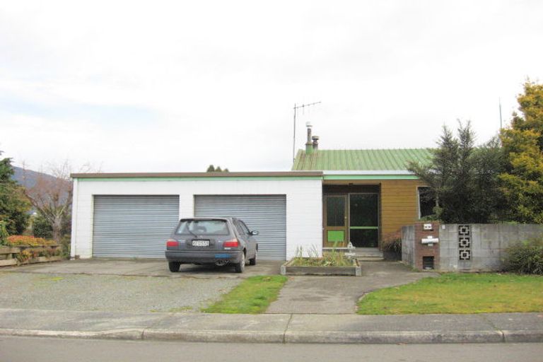Photo of property in 1 Mckerrow Street, Te Anau, 9600