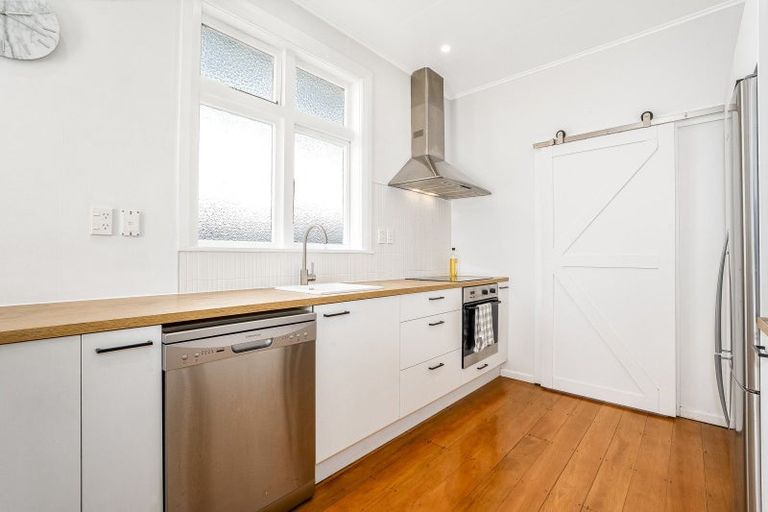 Photo of property in 15 Helston Road, Johnsonville, Wellington, 6037