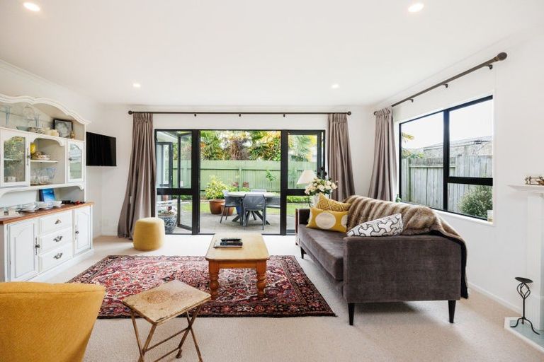 Photo of property in 3 Winston Avenue, Hokowhitu, Palmerston North, 4410