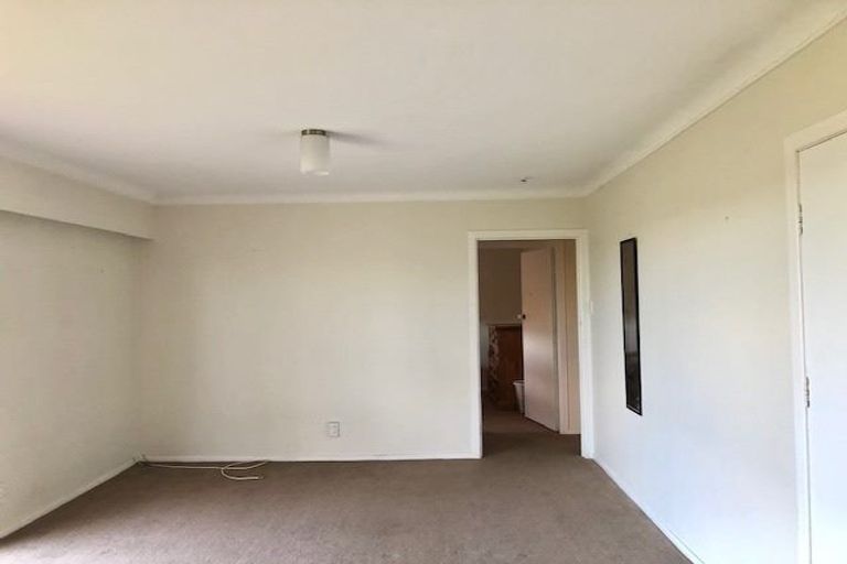 Photo of property in 1/104 Sylvan Avenue, Northcote, Auckland, 0627