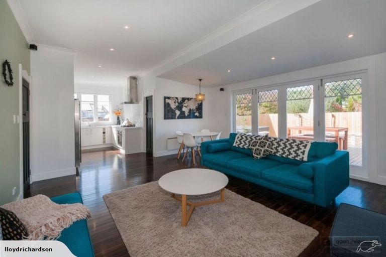 Photo of property in 39 Cambridge Terrace, Waiwhetu, Lower Hutt, 5010