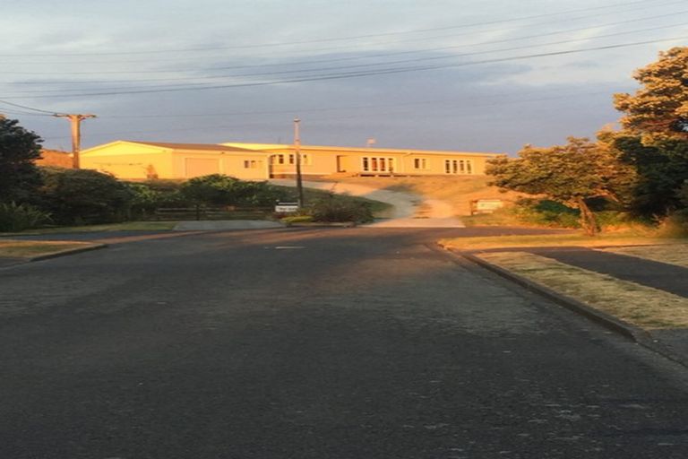 Photo of property in 37 Karewa Street, Castlecliff, Whanganui, 4501