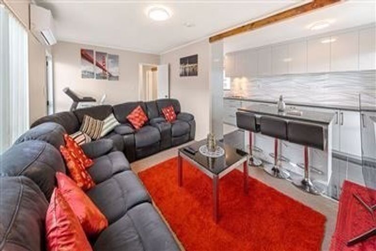 Photo of property in 2/24 Norrie Smith Avenue, Flat Bush, Auckland, 2023