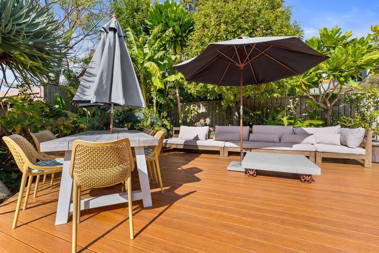 Photo of property in 1/26 Nor'east Drive, Northcross, Auckland, 0632
