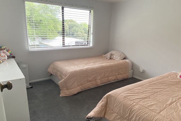 Photo of property in 33 Riversdale Drive, Merrilands, New Plymouth, 4312