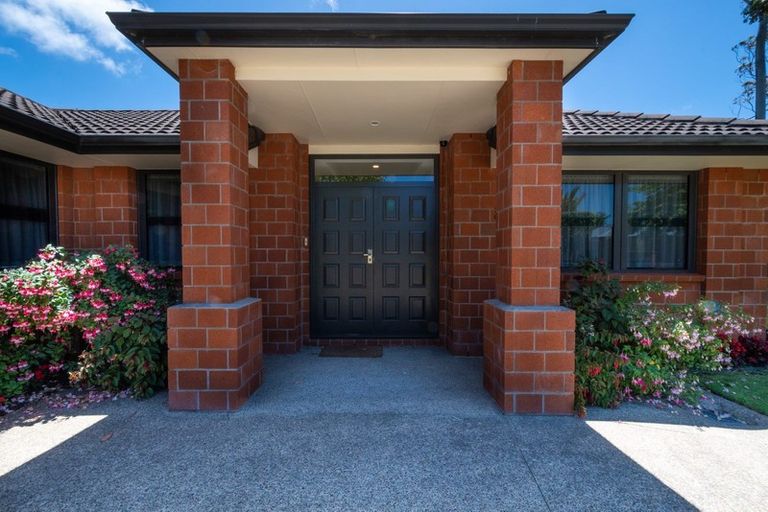 Photo of property in 56 Sapperton Drive, Henderson, Auckland, 0612