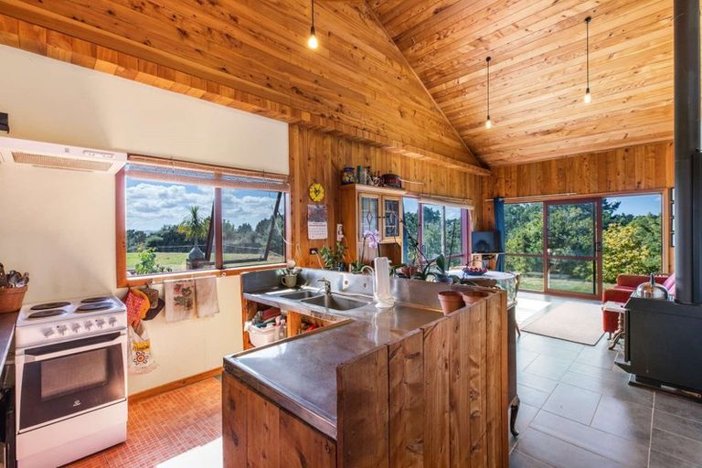 Photo of property in 882 South Head Road, South Head, Helensville, 0874