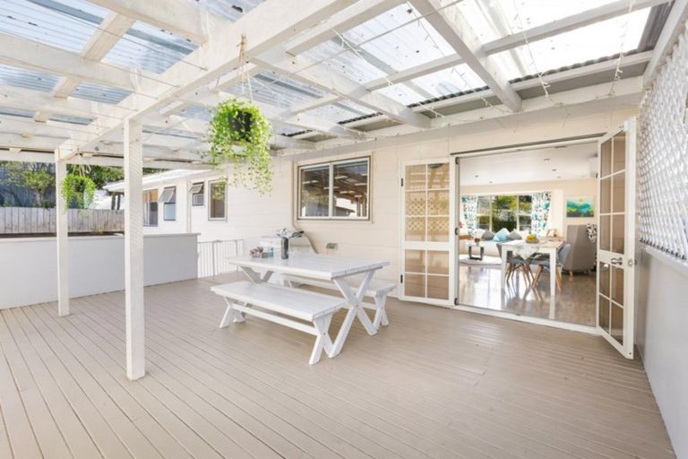 Photo of property in 2 Regatta Road, Torbay, Auckland, 0630