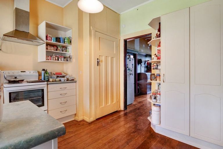 Photo of property in 2640 South Head Road, South Head, Helensville, 0874