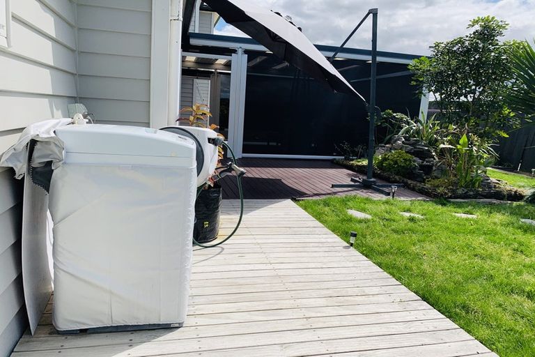 Photo of property in 16 Jade Court, Rosedale, Auckland, 0632