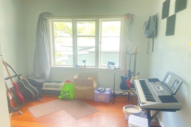 Photo of property in 16 Richmond Avenue, Karori, Wellington, 6012