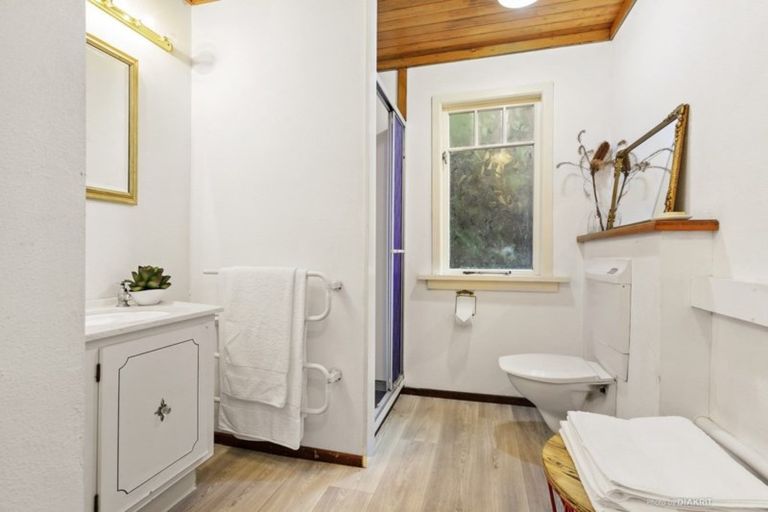 Photo of property in 1 Linwood Way, Island Bay, Wellington, 6023