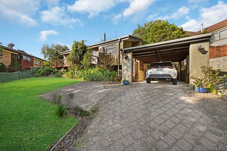 Photo of property in 14 Elsted Place, Goodwood Heights, Auckland, 2105