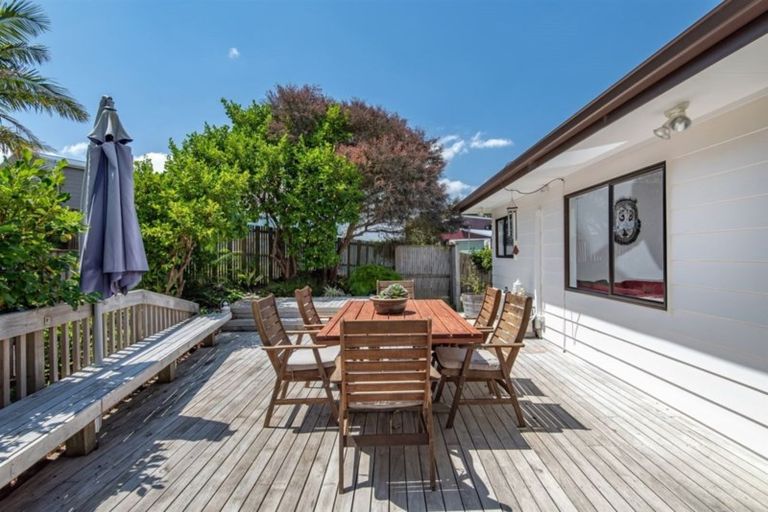 Photo of property in 4 Mona Vale, West Harbour, Auckland, 0618