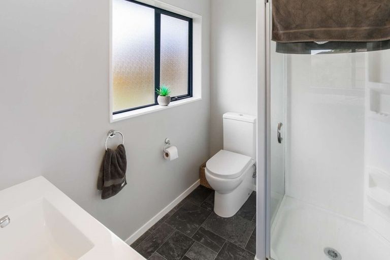 Photo of property in 5 Meridian Grove, Kelvin Grove, Palmerston North, 4414