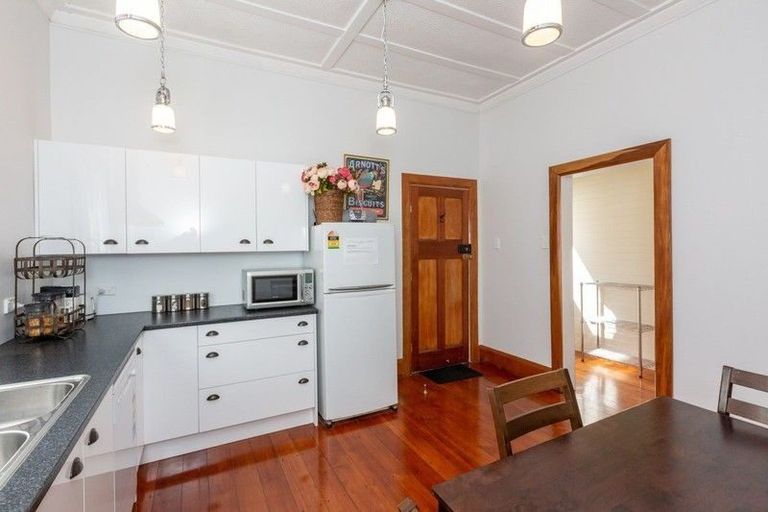 Photo of property in 57 Milton Road, Bluff Hill, Napier, 4110