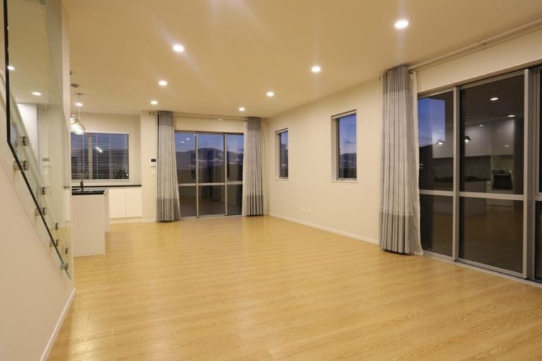 Photo of property in 18 Kingfisher Road, Silverdale, 0932