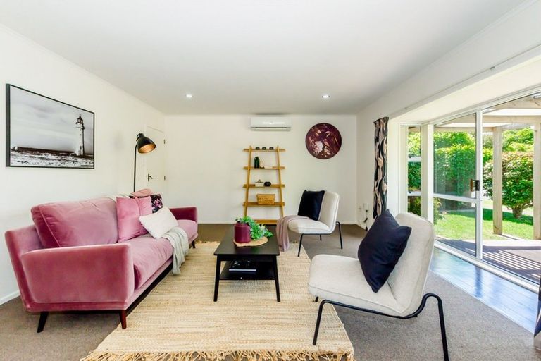 Photo of property in 2a Rewarewa Crescent, Waikanae, 5036