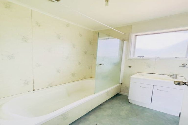 Photo of property in 90 Oriel Avenue, Tawa, Wellington, 5028