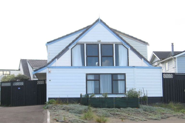 Photo of property in 14 Lyall Parade, Lyall Bay, Wellington, 6022