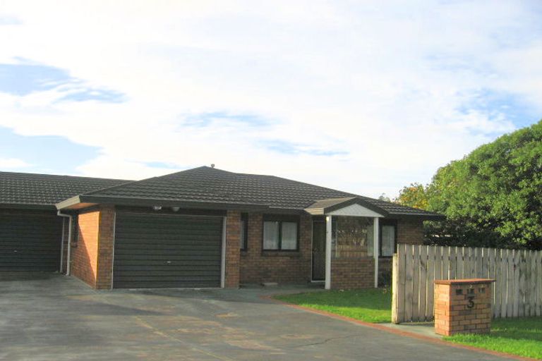 Photo of property in 2/3 Linden Avenue, Tawa, Wellington, 5028