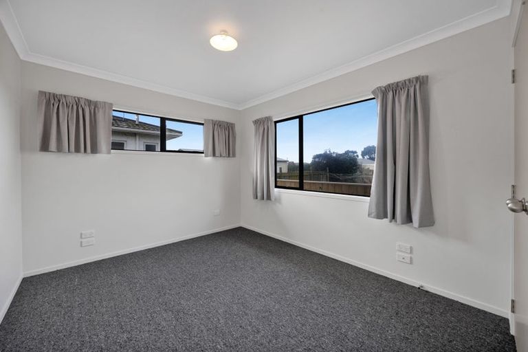 Photo of property in 25 Longfellow Road, Opunake, 4616